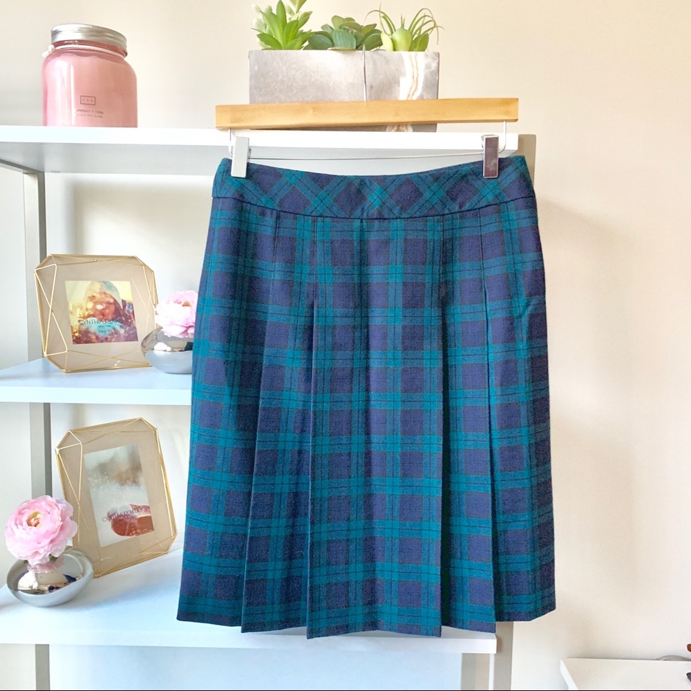 Brooks Brothers skirt - new condition- size 2